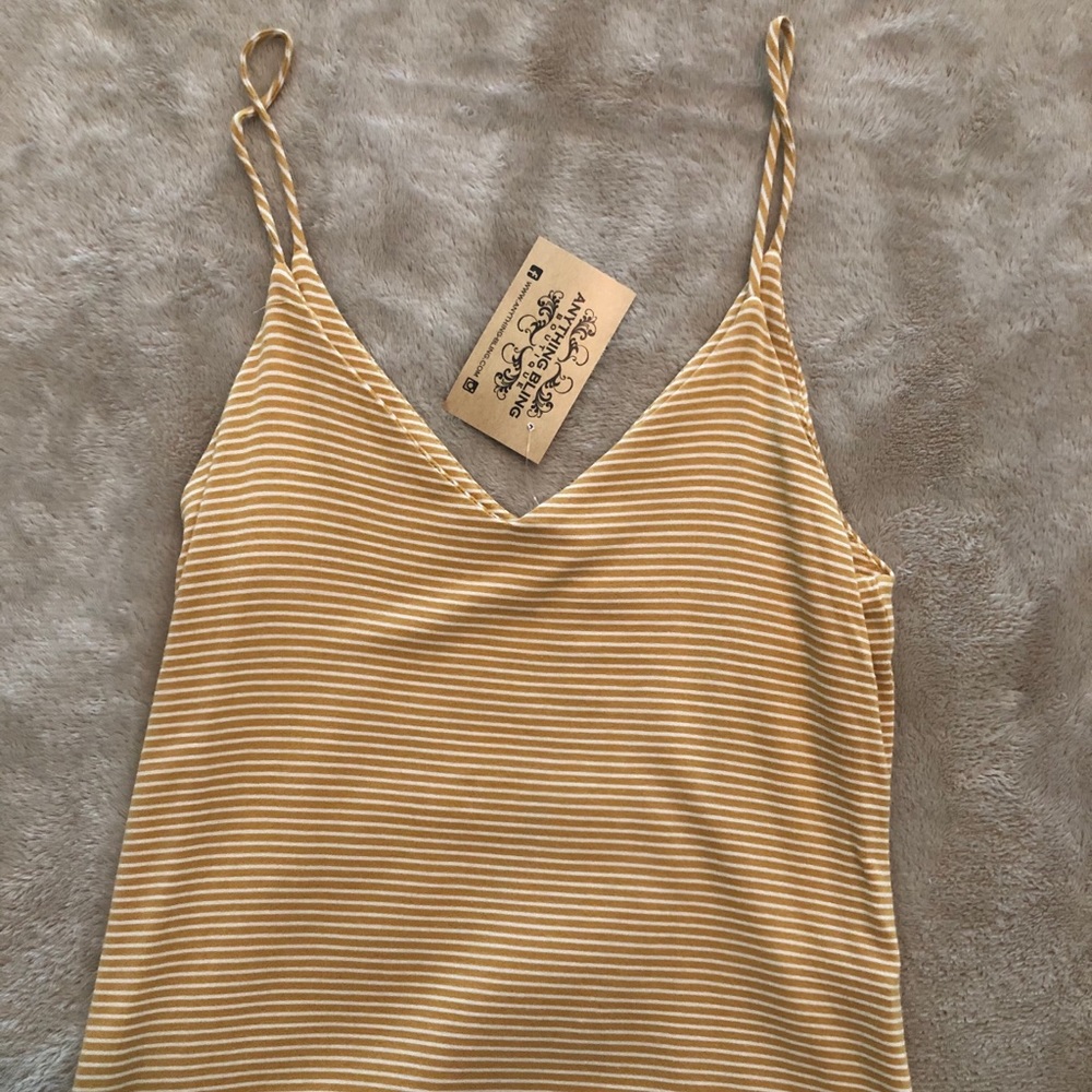 Cute boutique top (kinda cropped)
